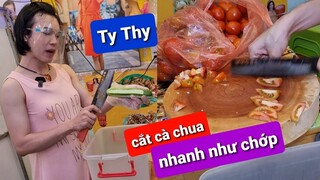 Ty Thy trổ tài cắt chanh, cắt cà chua nhanh như máy - Ẩm thực Cha Rồng