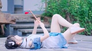 Nào các anh, hãy đưa cô em gái dễ thương và tuyệt vời này cùng khám phá thế giới nhé!