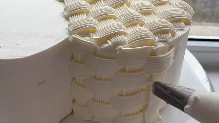 Kue Krim Paling Enak dalam Kotak Hadiah