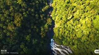 水能蜿蜒流淌直至大海，恰是因为它能巧妙地避开或是越过障碍，不断前行。通往成功的道路有很多，并非要执着于一条路，适时地转一个弯，或许就会别有天地。