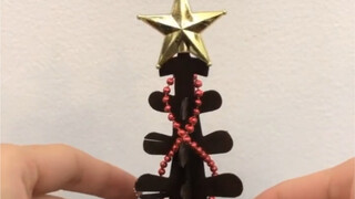 你们玩过吗？小时候一直觉得它很神奇！浇完水就期待它开满整棵树！