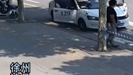 Pemuda gagal ujian praktik mengemudi karena pakai earphone untuk menyontek, lalu kabur secepatnya se