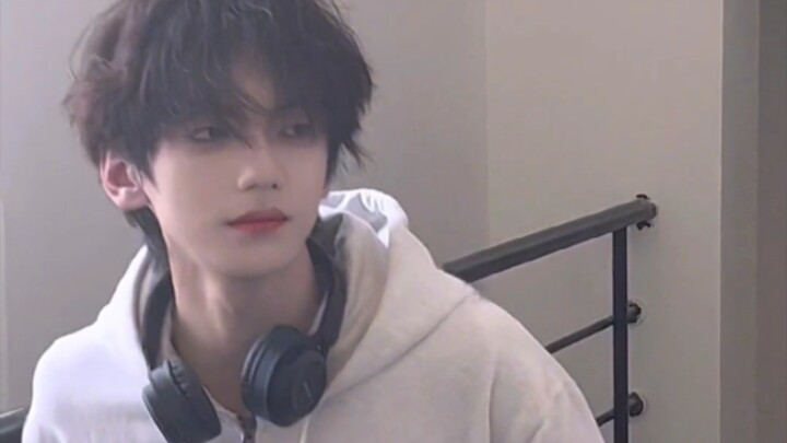 “这不就是学校最好的宣传片吗？！”