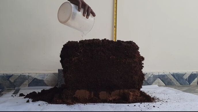 Westernghats Cocopeat 5Kg block quick expansion video