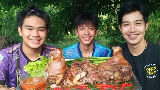 กินขาหมูพะโล้มันๆ 3 ขา หนังนุ่มเนื้อนิ่มละลายในปาก จิ้มนํ้าจิ้มอย่างเด็ด