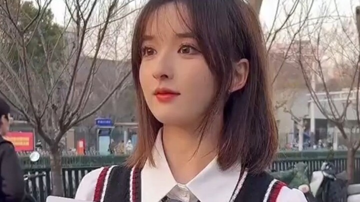 มาดู 4 อันดับหนุ่มหล่อที่ใส่สูทโดยไม่ใส่ชุดชั้นในกันดีกว่า