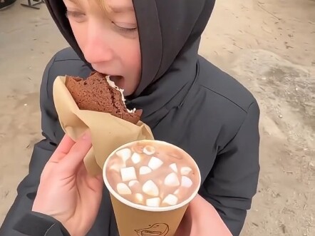 Anda harus makan dengan baik sebelum menempuh perjalanan ini.