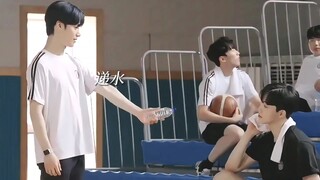 เอาล่ะ! เมื่อฉันเห็นรุ่นพี่ของฉันร้องไห้ ฉันจึงรู้ว่าฉันยืนผิดที่!