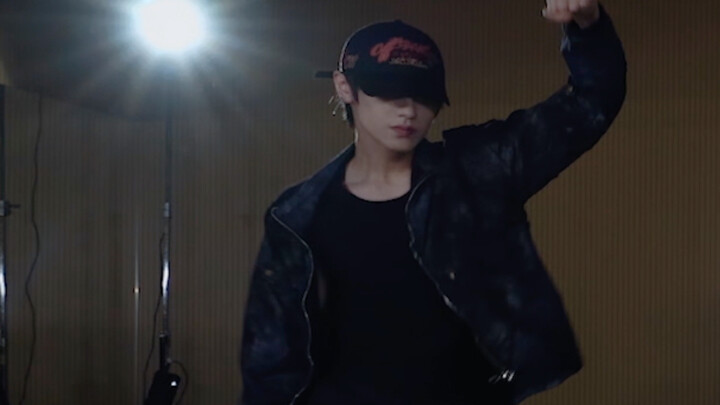 Zhu Zhixin's Fake Live Shot of "NCT127 - WALK"