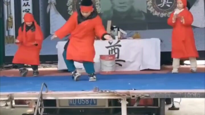 Ở đây nhảy môn ba có thực sự phù hợp không?