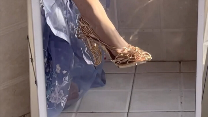 Sudah lama tidak membahas sepatu, jadi sekadar sedikit saja membahas sepatu hak tinggi Zanyang~
