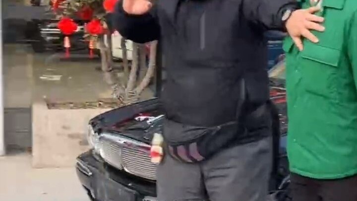 Does anyone know who Tu Xingsun and Juliusun are? Is this car really that old? #VlogDailyLife #Workp