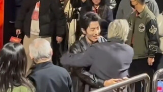 搞笑！！！肖战：“C位又没躲过去”！！！哈哈哈，家辉哥一个转身把战换C位！！！