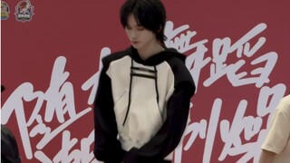 Domino stray kids (ภาพเต็มไม่ทราบแน่ชัด