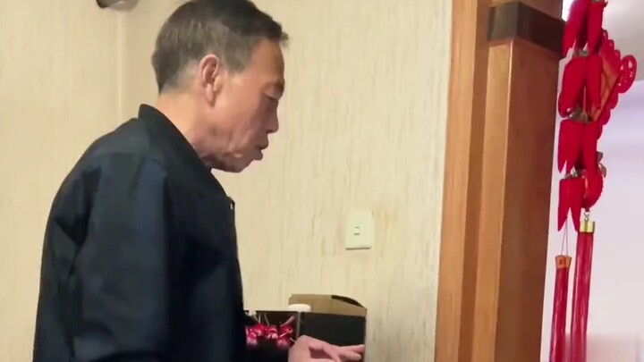 Grandpa starts counting down to mealtime to tease the dog—Border Collie: "I only recognize the numbe