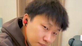 寝室看嘴型猜词语，全程爆笑，喝水千万别看