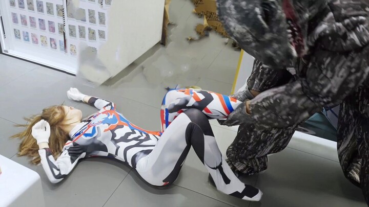 Ultraman was beaten by a monster, but this time it wasn't an act - Hero Award Part 2