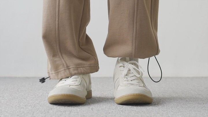 ขออวดรองเท้า 100 คู่ของฉัน! แชร์รองเท้ากับกางเกงประจำเดือนสิงหาคม