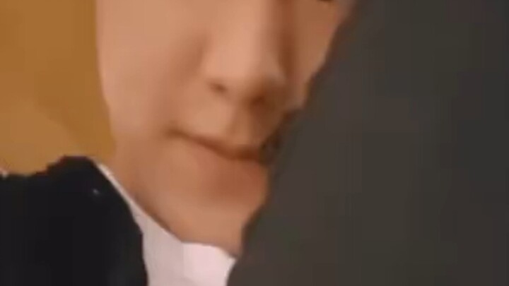 ما عليك سوى وضع هوشي على الطاولة وسيأتي أحدهم ليأكله.