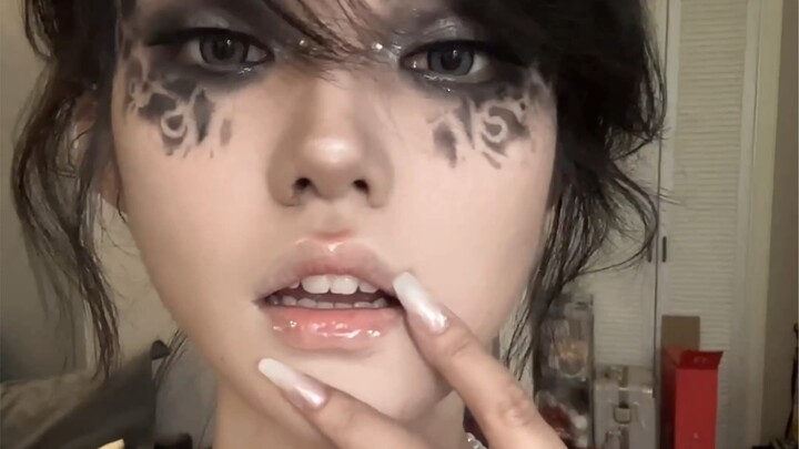 Belum pernah ada makeup yang gagal seheboh ini…