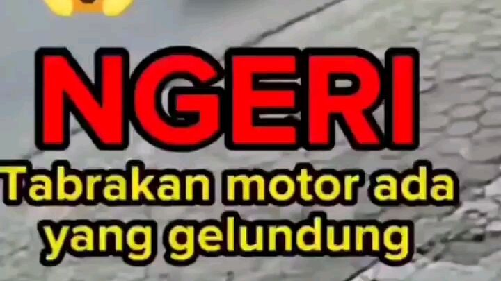 lucu naik motor hantam penjual bakso