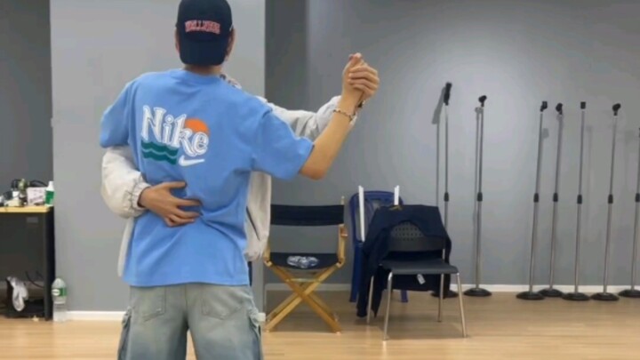 【jimmysea】ช่วงแฟชั่นส่วนตัวตอนเต้นในห้องซ้อมมันเซ็กซี่กว่าในละครและมิวสิกวิดีโออีกนะ ฮือออ ใครเข้าใจ