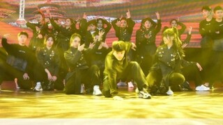 ท่าเต้นของ "Suzaku + Male Song" ของ Times Youth League ได้รับการแก้ไขใหม่บางส่วน และเอฟเฟกต์สดของเพล