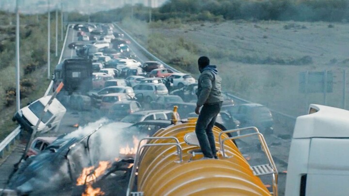 【Film kelas bawah】Seorang pria bersembunyi di dalam gerbong kereta demi menyelundup, saat keluar ia 