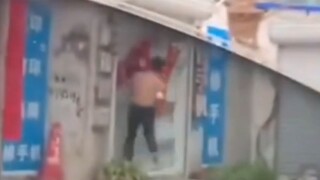 【进击的巨人】莱纳破门名场面动画捕捉现场画面流出
