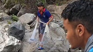 cast netting in nepal | himalayan trout fishing with handmade cast net |
