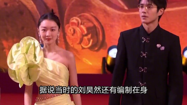 Tình yêu nước của các ngôi sao: Nhiệt Ba ở nước ngoài vẫn không quên mừng Quốc khánh, Dương Mịch tặn