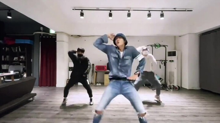 อีจุนกีคัฟเวอร์ท่าเต้นเพลง “That That” ของพี่นกกิเลน PSY