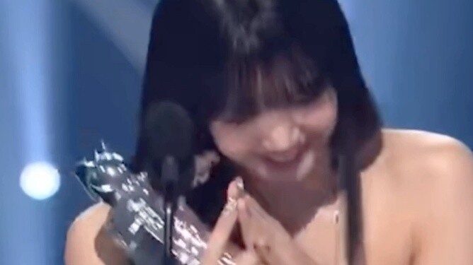 عندما حصلت ليزا على الجائزة...