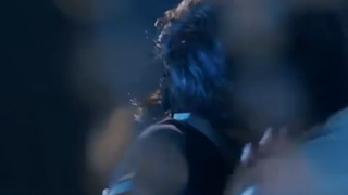 CEO yang alergi wanita terpikat aroma gadis itu,ciuman di leher membuatnya tak terkendali