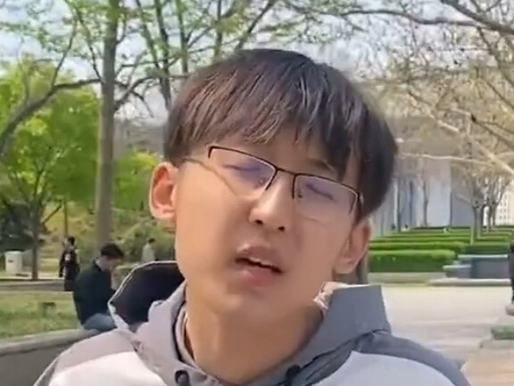 五线城市考上清华后，被官二代“吊打”