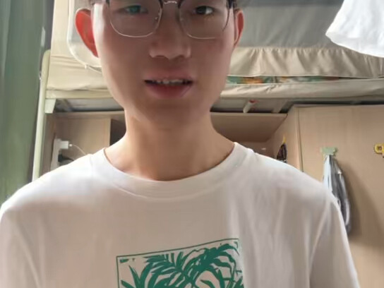 Xem lại hành trình từ trường tiểu học vùng ngoại ô đến trường trung học hàng đầu rồi vào trường 985,