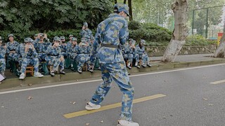 Pertarungan tari pelatihan militer mahasiswa baru Universitas Wuhan