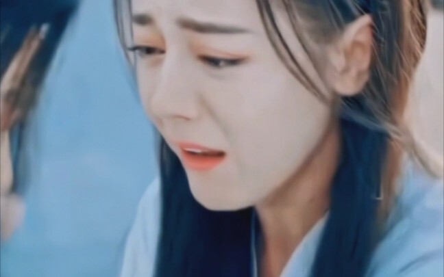 This scene with tears in her eyes kills me. She has a strong ability to empathize. Dilireba’s crying