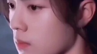 肖战去年就有香港知名导演说过，战战是拥有超越性别的美。好像还有'直男斩'的称呼，果然诚不欺我