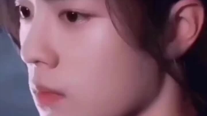 قال مخرج هونغ كونغ الشهير العام الماضي إن زهان زهان يتمتع بجمال يتجاوز حدود الجنس. ويبدو أن هناك أيض