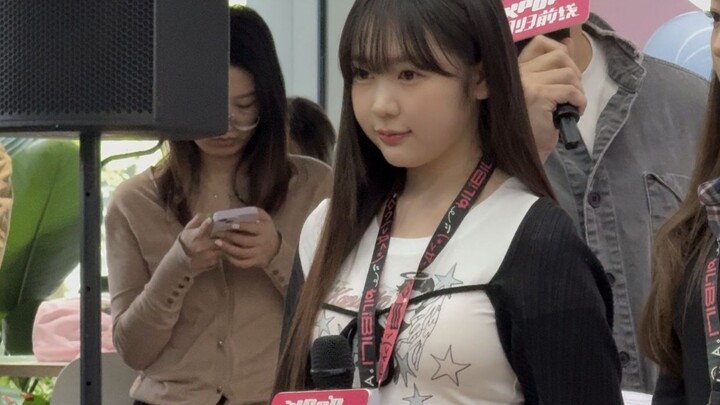 Hearts2Hearts' maknae is so adorable! YE-ON shows off her charming smile, using three gestures to ex