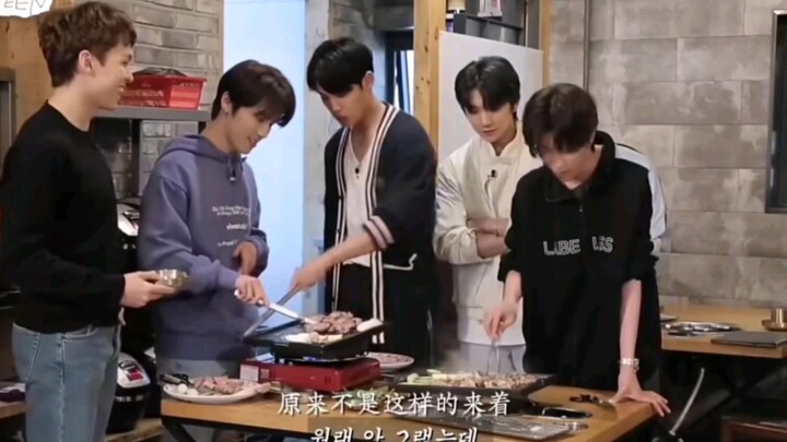 Đồng đội ở đây chiều chuộng Tiểu Bát rõ ràng quá mà!