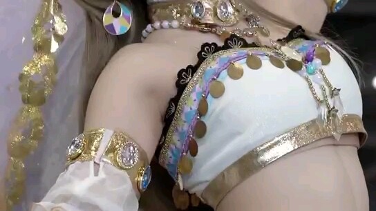 Nam Tiểu Điểu: Có cao thủ nào biết cô gái này là ai không?