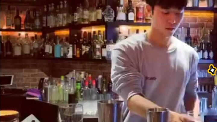 My younger brother practices bartending privately VS the peacock opening operation in the play #hist