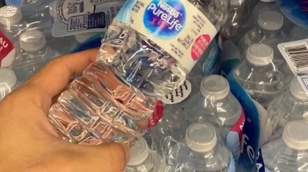 เดินเล่นในซูเปอร์มาร์เก็ตแคนาดามักเจอขวดเปล่าอยู่เรื่อยเลย