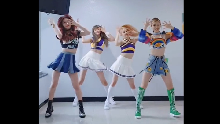 Five groups collaborate! STAYC × ITZY “LOCO” dance challenge!