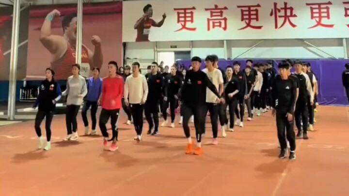 "Practice or Romance" - A Sports Student's Daily Life