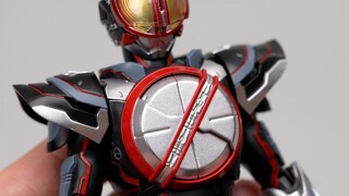 ทำแบบนี้เพื่อฉลองครบรอบ 20 ปีเหรอ? Bandai SHF การแกะสลักกระดูกจริงของ Kamen Rider NEXT FAIZ ทดลองแกะ