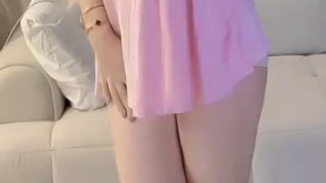 sofa nya putih dan mulus ya