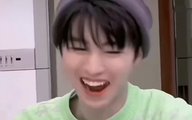 ظهر الأخ كاي لأول مرة قبل تسع سنوات وهو لا يزال طفلاً. هل هذا هو نظام التدريب؟ هاهاها "وانغ جونكاي" 